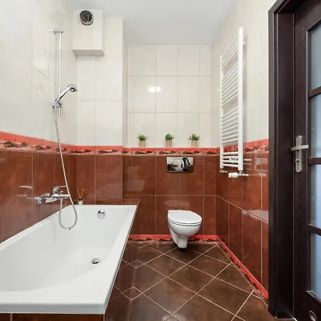 Białowieska Z Aneksem Kuchennym I Balkonem By Renters *