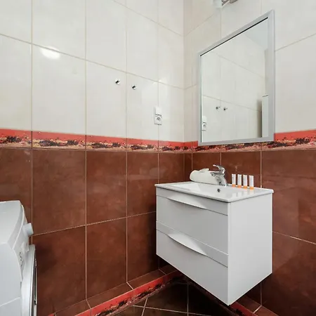 Bialowieska Z Aneksem Kuchennym I Balkonem By Renters Wroclaw