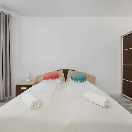 Bialowieska Z Aneksem Kuchennym I Balkonem By Renters Apartment Wroclaw