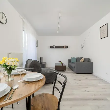 Bialowieska Z Aneksem Kuchennym I Balkonem By Renters Wroclaw