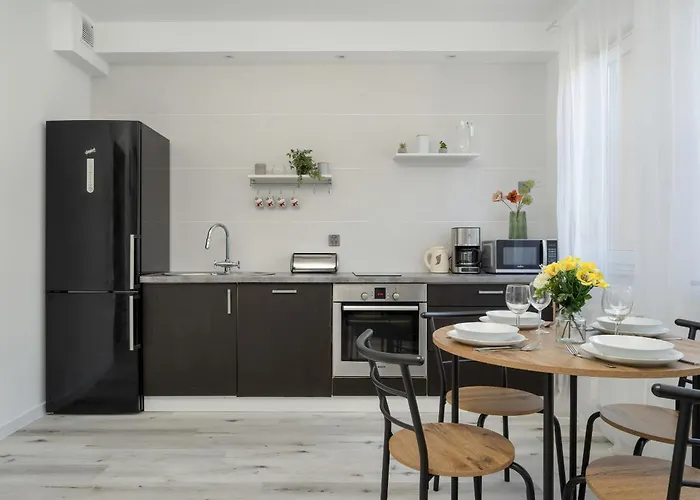 Białowieska Z Aneksem Kuchennym I Balkonem By Renters Wrocław