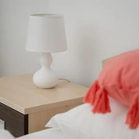 Apartman Bialowieska Z Aneksem Kuchennym I Balkonem By Renters Wrocław