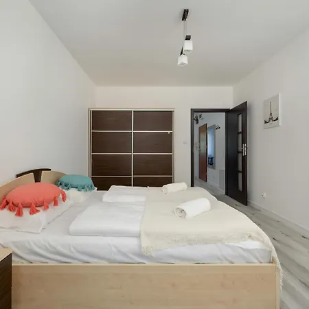 Bialowieska Z Aneksem Kuchennym I Balkonem By Renters * Wrocław