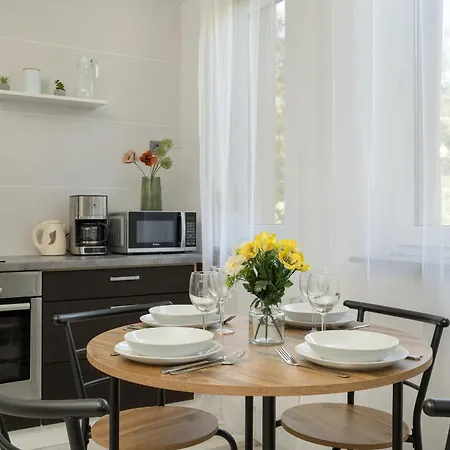 Bialowieska Z Aneksem Kuchennym I Balkonem By Renters Apartman *