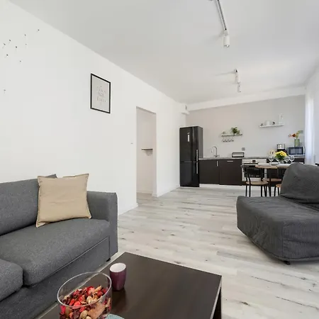 Bialowieska Z Aneksem Kuchennym I Balkonem By Renters Apartman *