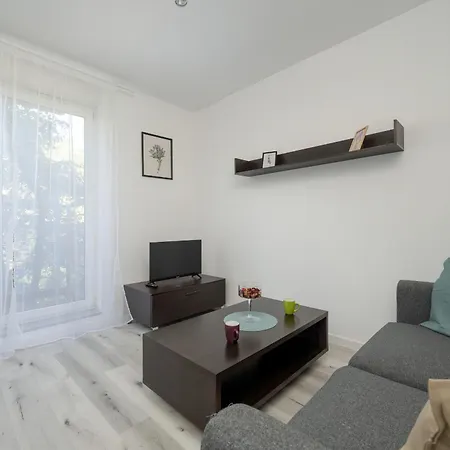 Bialowieska Z Aneksem Kuchennym I Balkonem By Renters * Wrocław