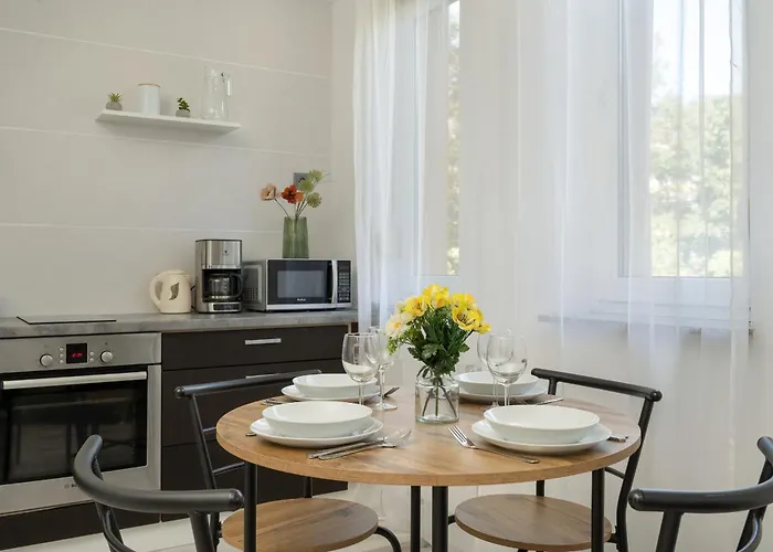 Białowieska Z Aneksem Kuchennym I Balkonem By Renters Apartment *