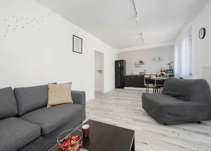 Białowieska Z Aneksem Kuchennym I Balkonem By Renters Apartment *